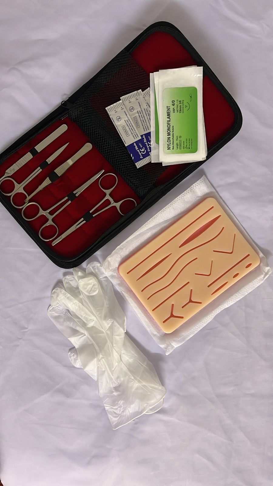 Suturing kit